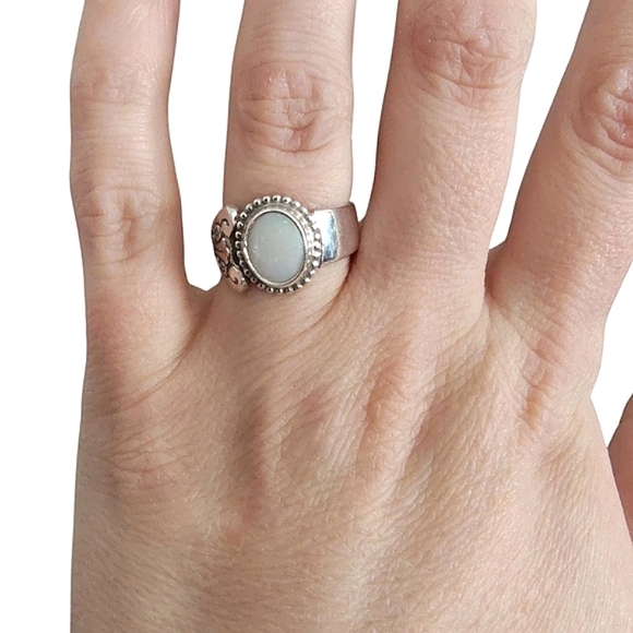 Handmade Vintage Sterling Silver Ring with Mother of Pearl – Size 6.25 - Picture 4 of 6